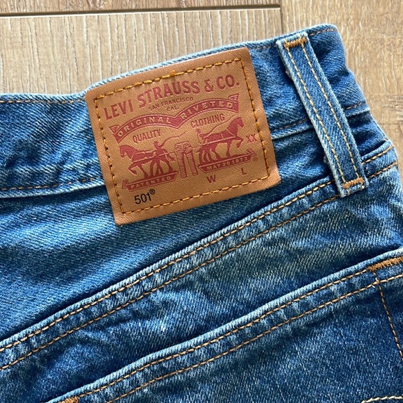 Levi’s 501 Denim Shorts - Size 25 - Picture 3 of 5